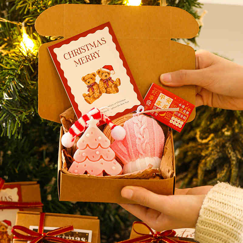 2024 Handmade Christmas Tree Gingerbread Man Deer Aromatherapy Candle Set Gift Box (4)