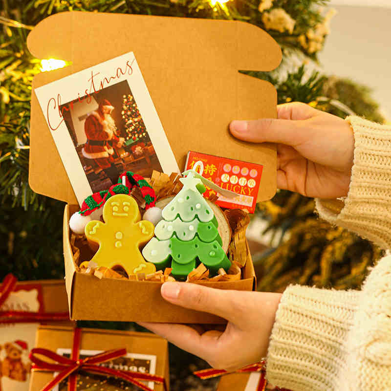2024 Handmade Christmas Tree Gingerbread Man Deer Aromatherapy Candle Set Gift Box (8)